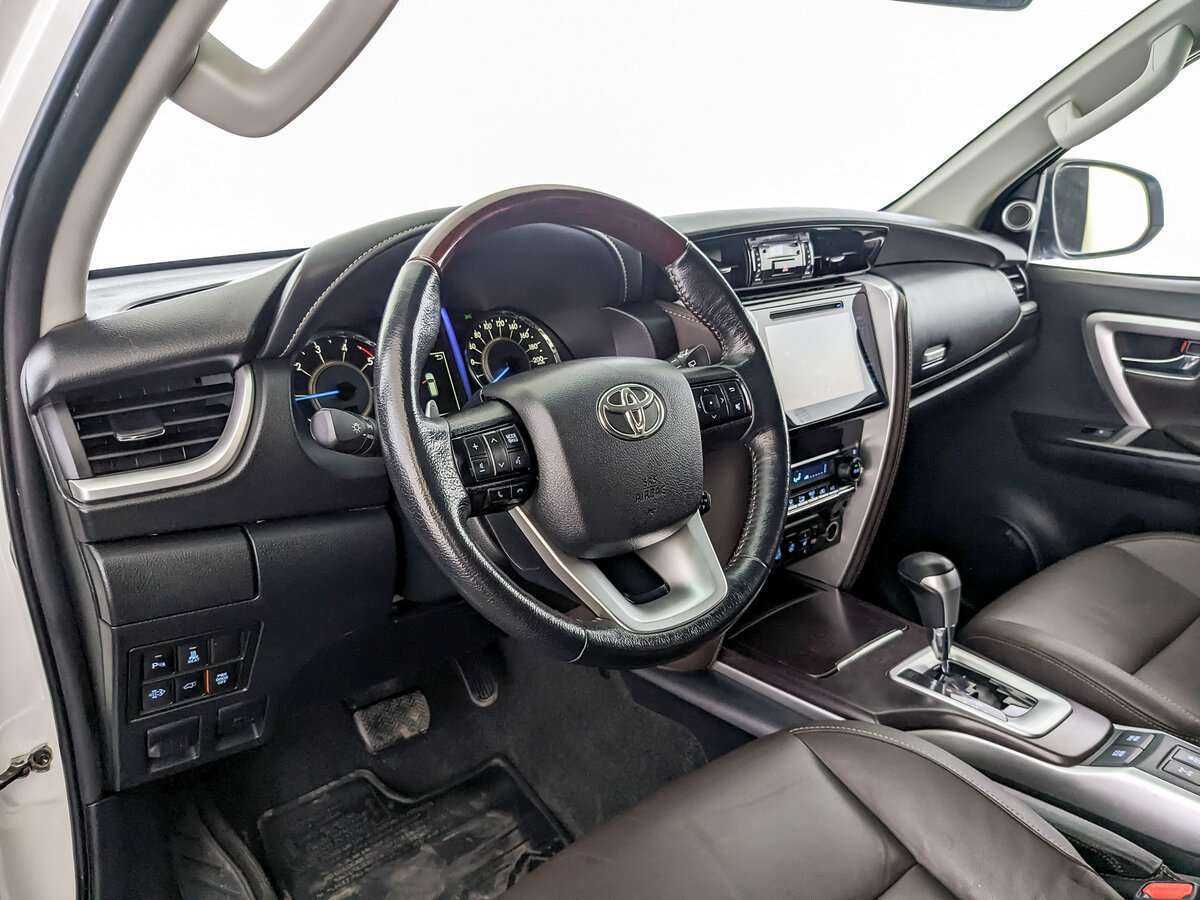 Toyota Fortuner 2019 года с пробегом. Фото: #13