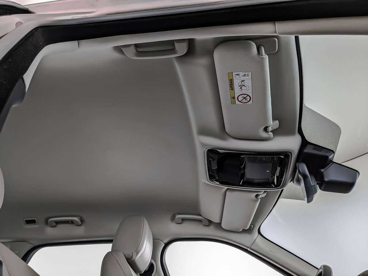 Land Rover Range Rover Velar 2017 года с пробегом. Фото: #17