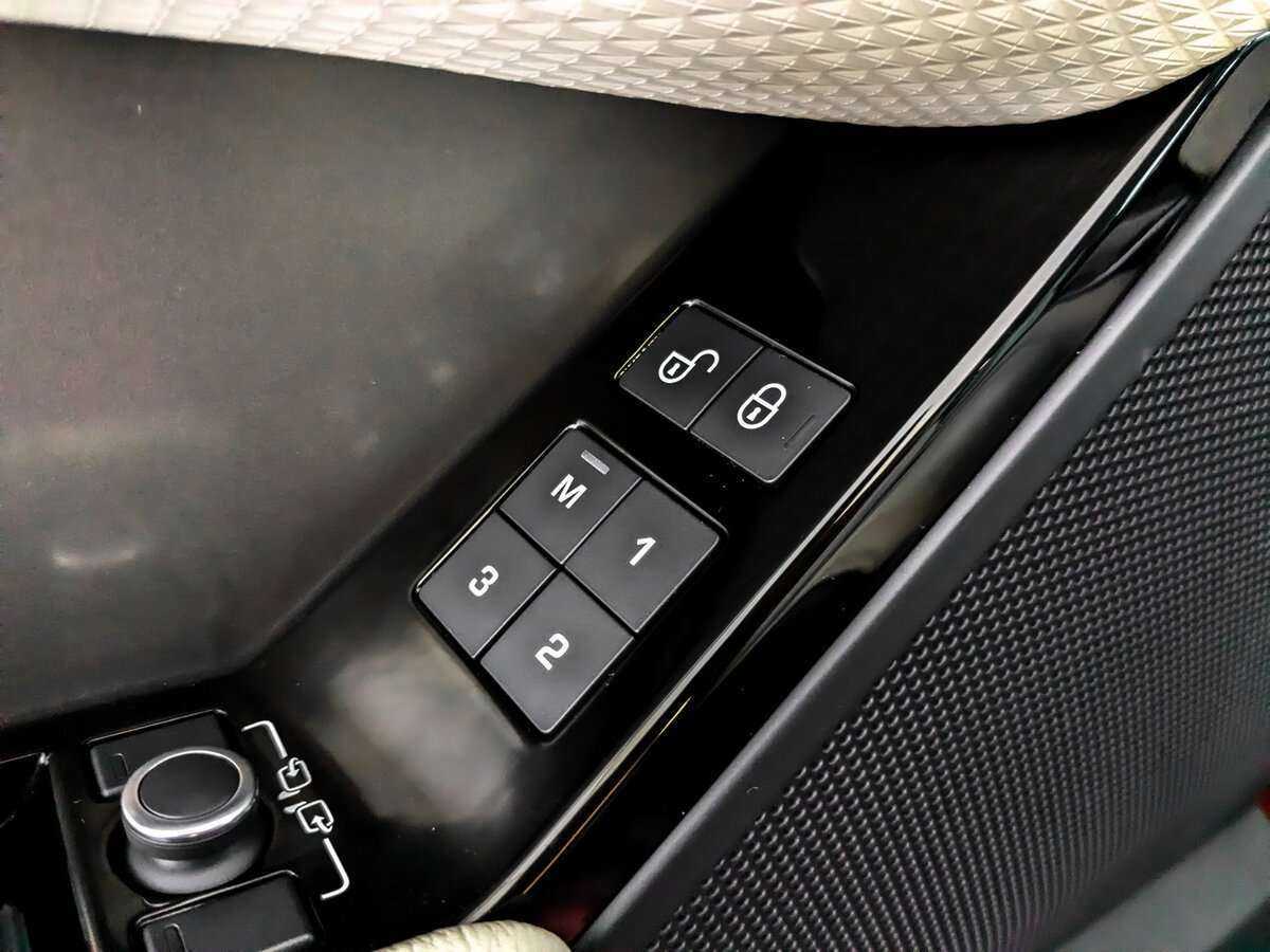 Land Rover Range Rover Velar 2020 года с пробегом. Фото: #17