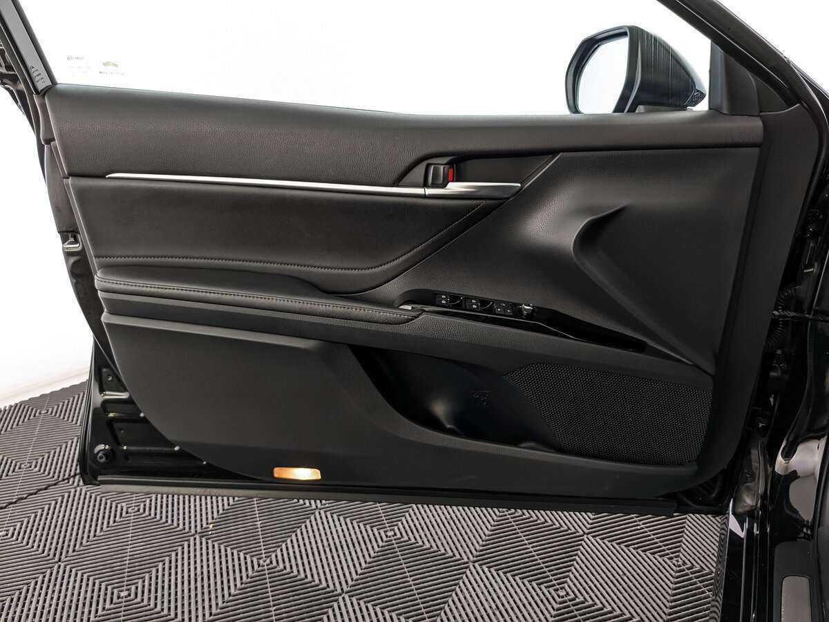 Toyota Camry 2019 года с пробегом. Фото: #12