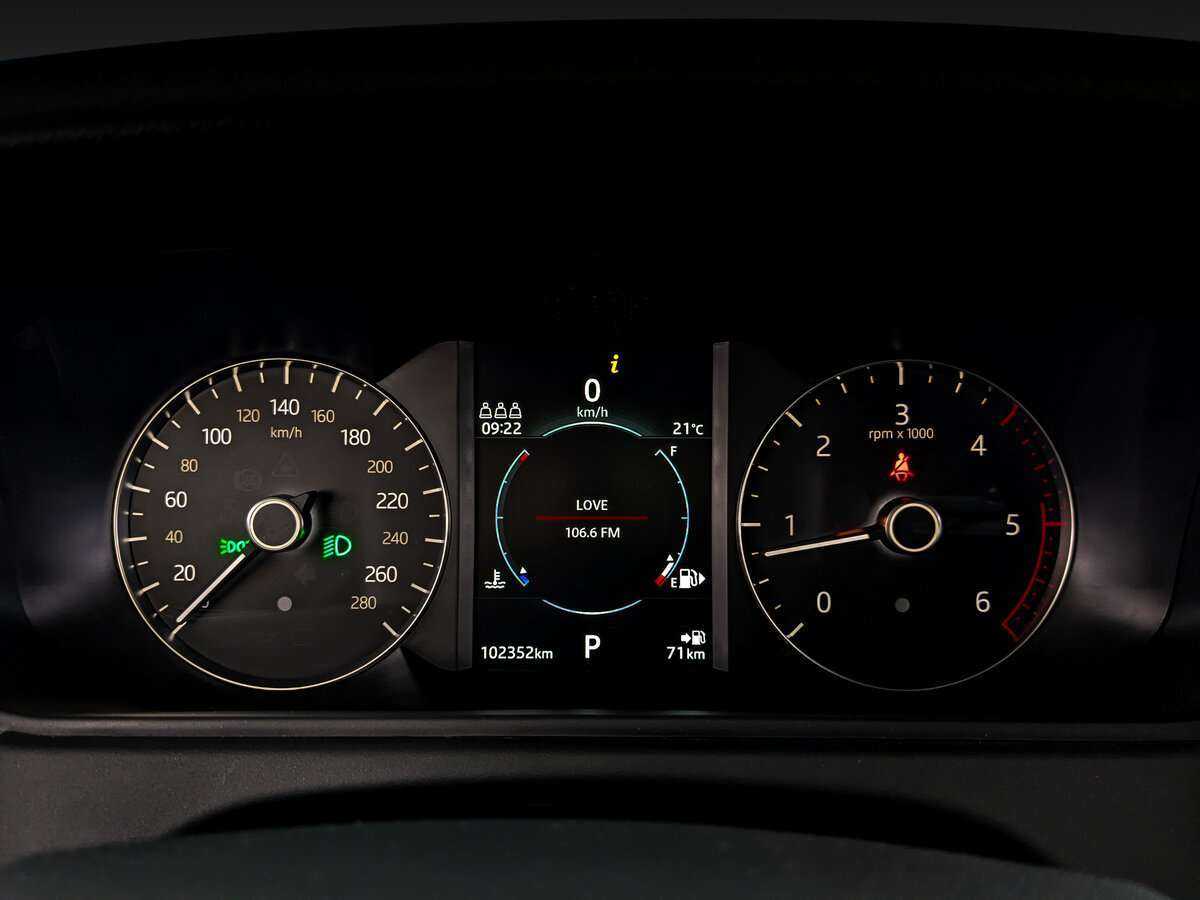 Land Rover Range Rover Velar 2020 года с пробегом. Фото: #10