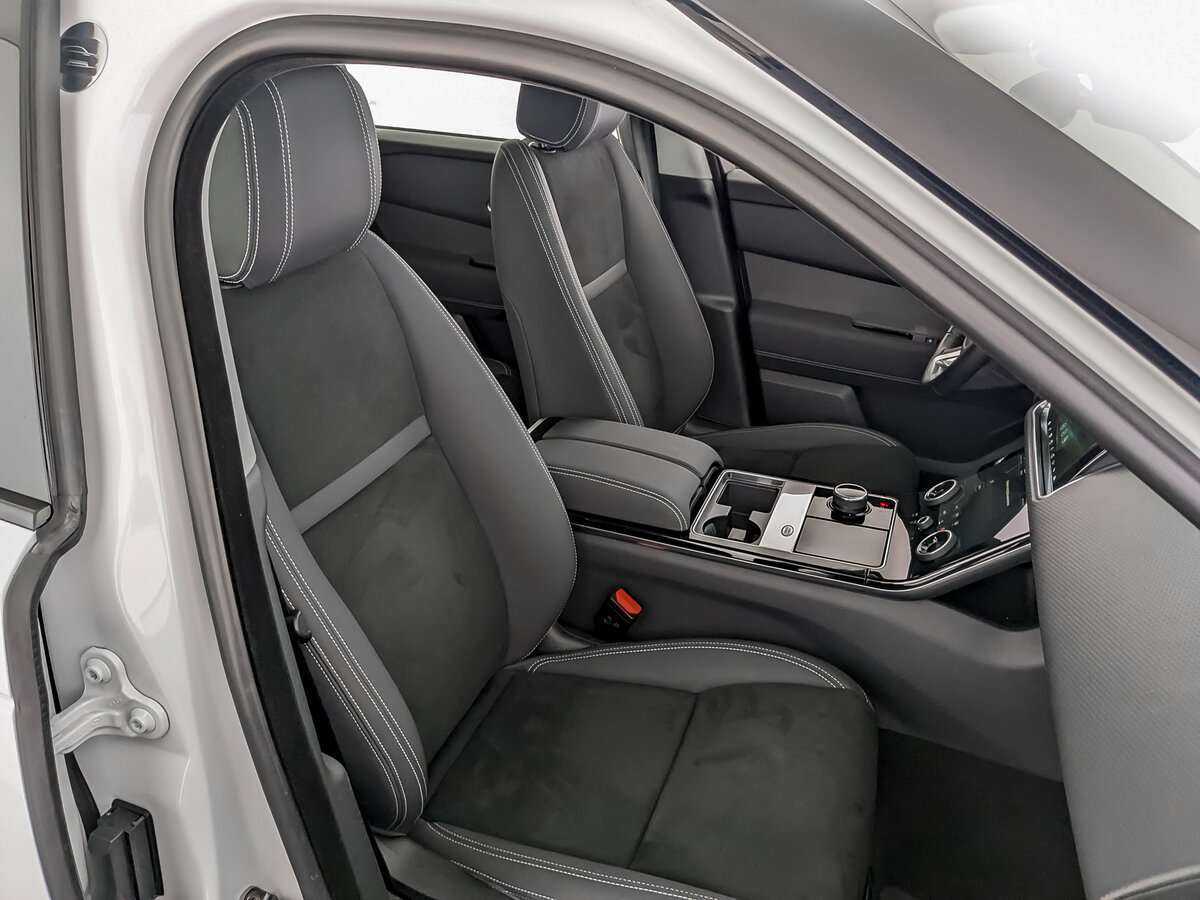 Land Rover Range Rover Velar 2020 года с пробегом. Фото: #18