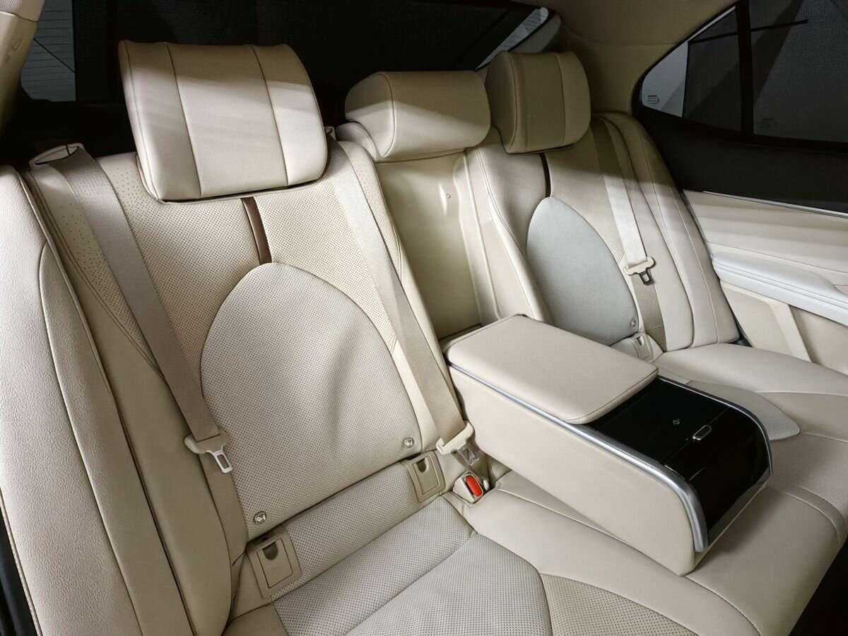 Toyota Camry 2020 года с пробегом. Фото: #12