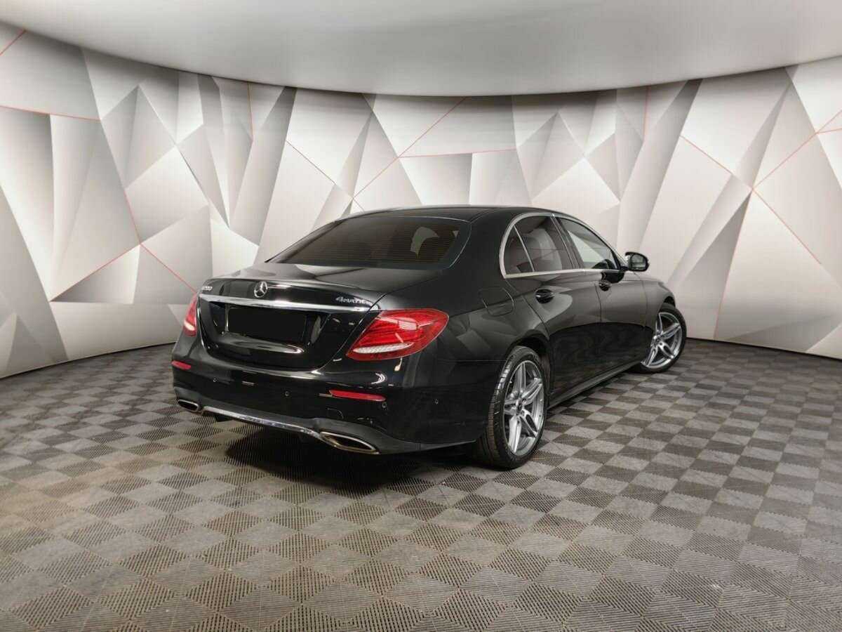 Mercedes-Benz E-Класс 2017 года с пробегом. Фото: #1