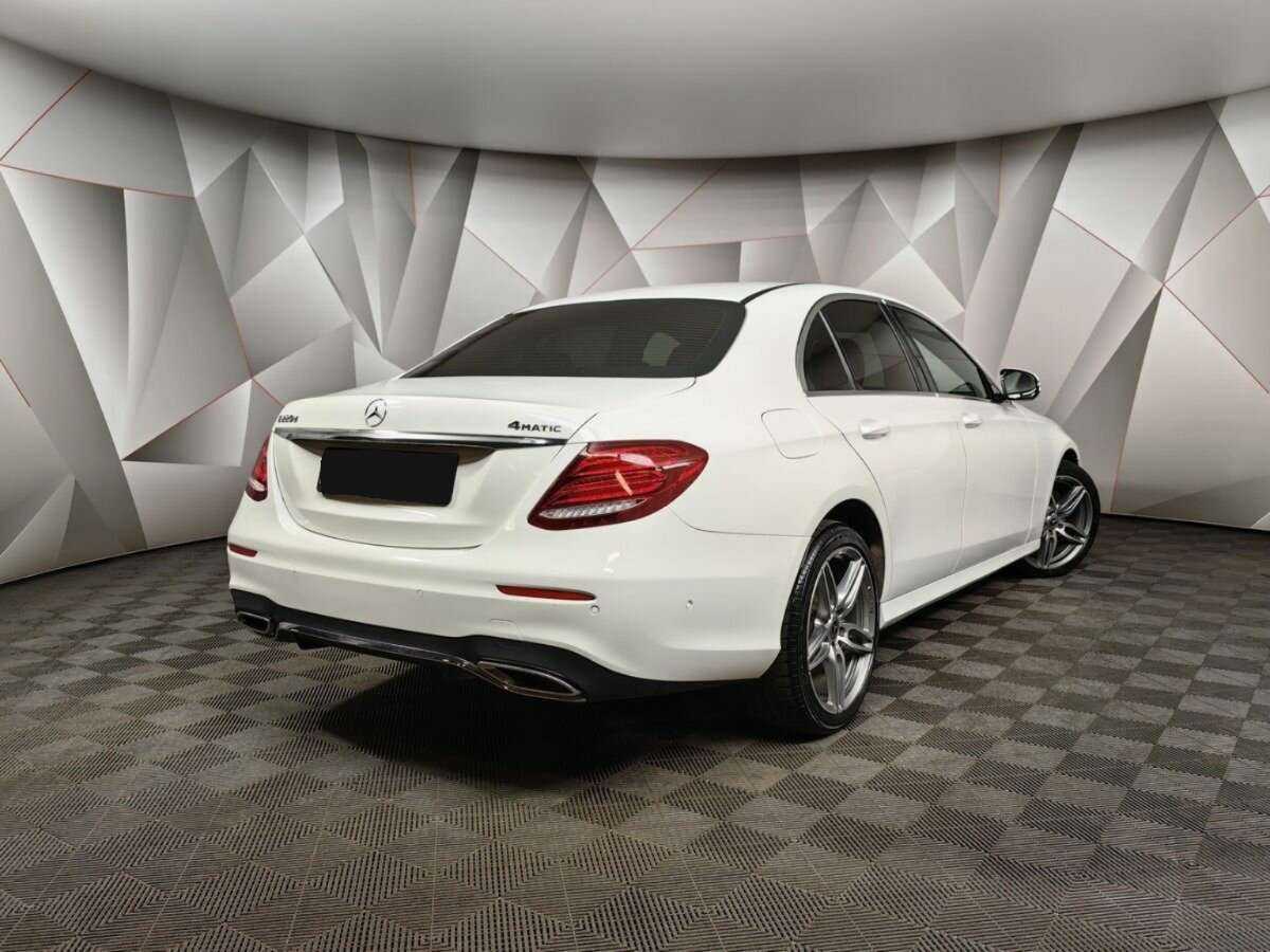 Mercedes-Benz E-Класс 2020 года с пробегом. Фото: #1