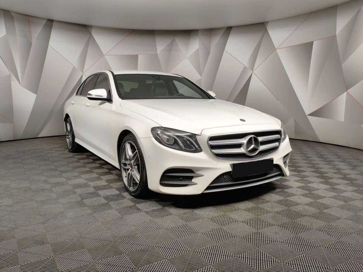 Mercedes-Benz E-Класс 2020 года с пробегом. Фото: #2