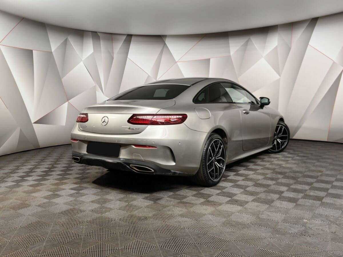 Mercedes-Benz E-Класс 2020 года с пробегом. Фото: #1