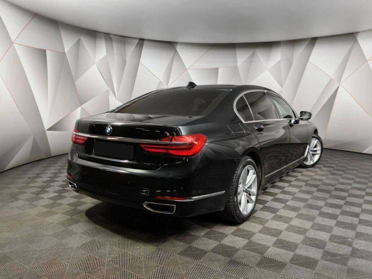 BMW 7 серии 2017 года с пробегом. Фото: #1