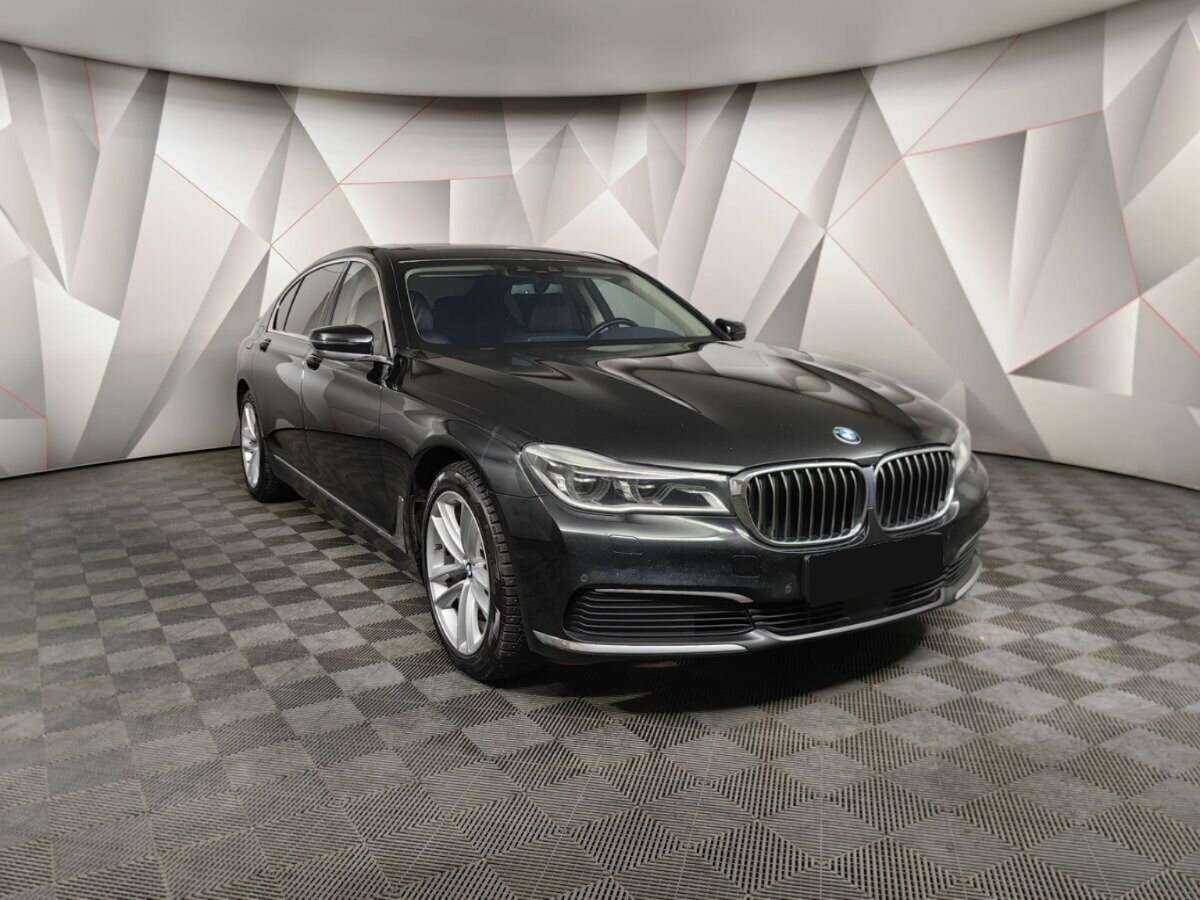 BMW 7 серии 2017 года с пробегом. Фото: #2