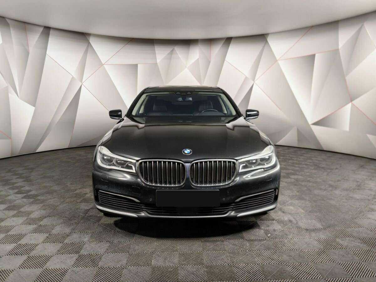 BMW 7 серии 2017 года с пробегом. Фото: #6