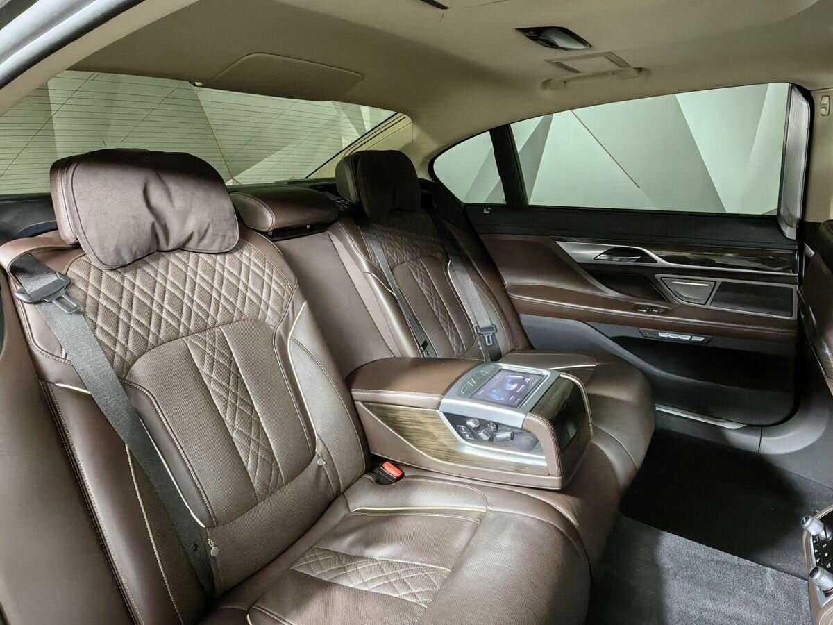 BMW 7 серии 2017 года с пробегом. Фото: #11