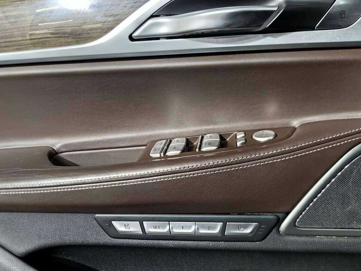 BMW 7 серии 2017 года с пробегом. Фото: #15