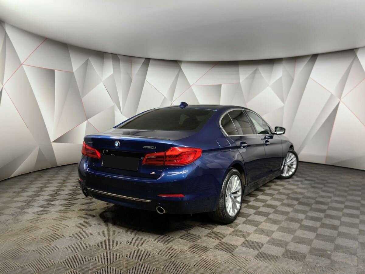 BMW 5 серии 2017 года с пробегом. Фото: #1