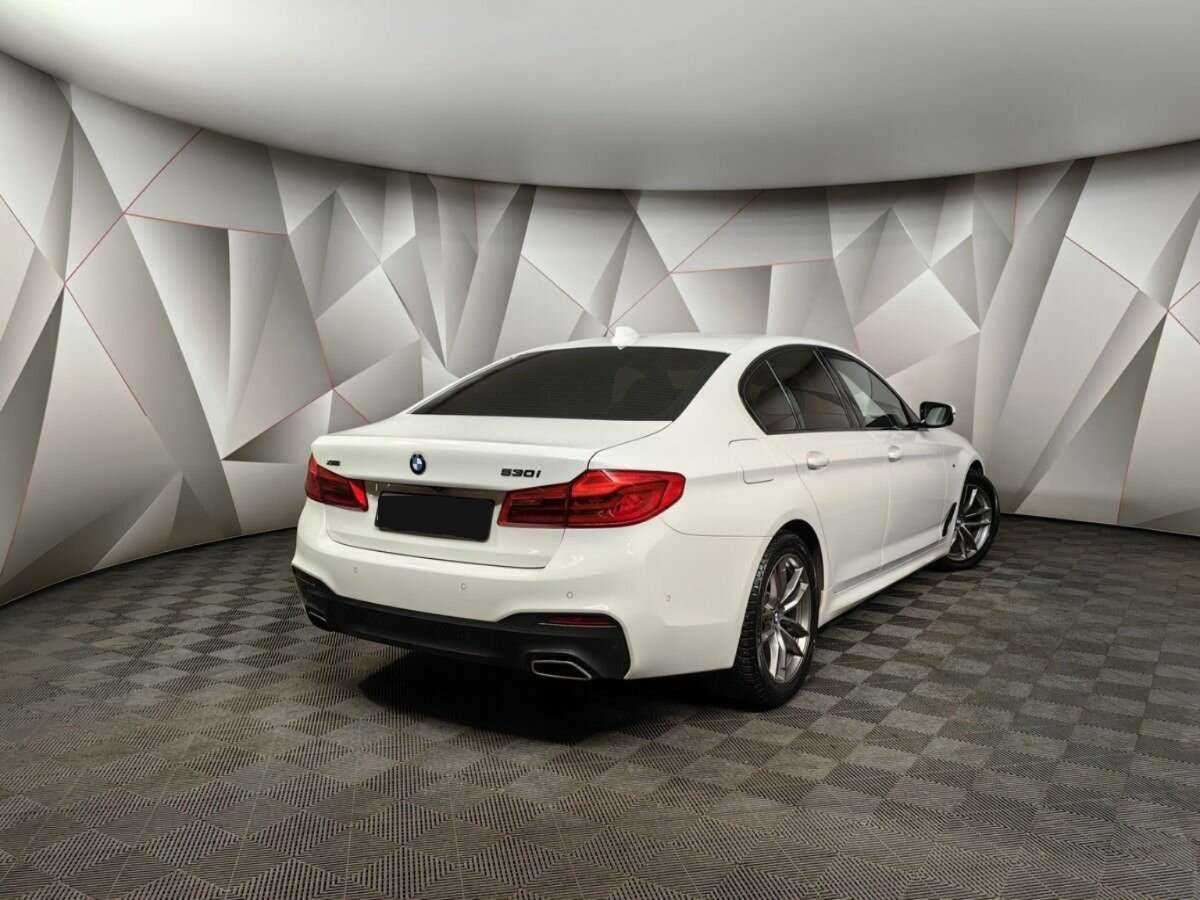 BMW 5 серии 2019 года с пробегом. Фото: #1