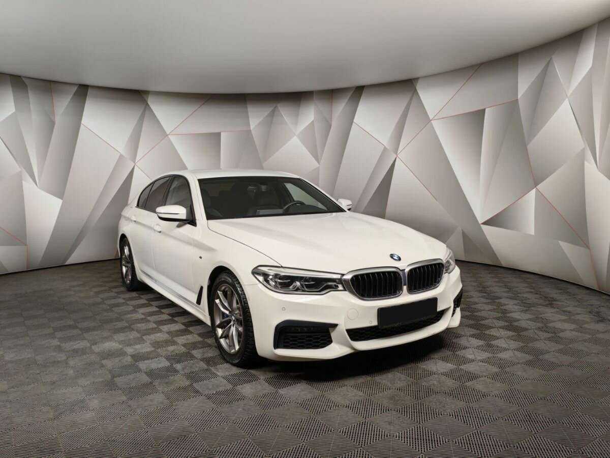 BMW 5 серии 2019 года с пробегом. Фото: #2