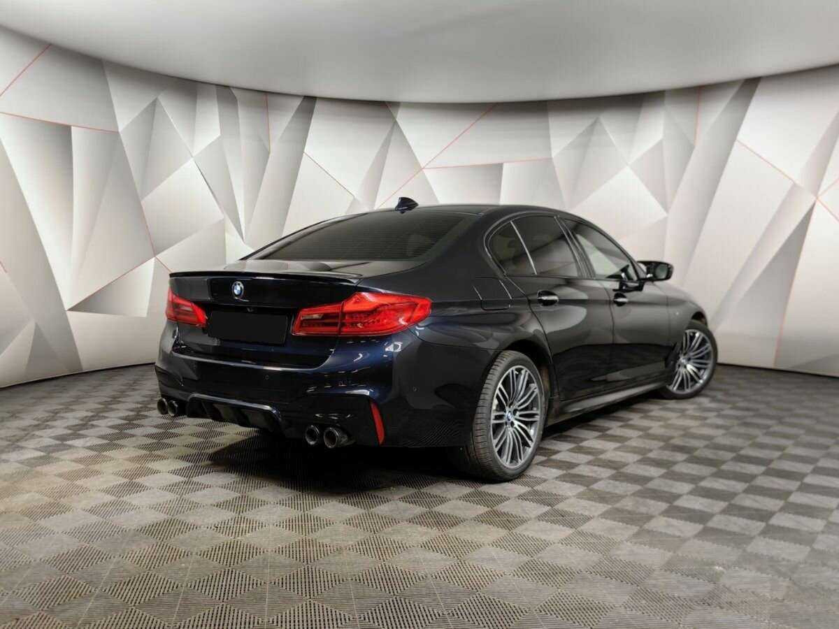 BMW 5 серии 2018 года с пробегом. Фото: #1
