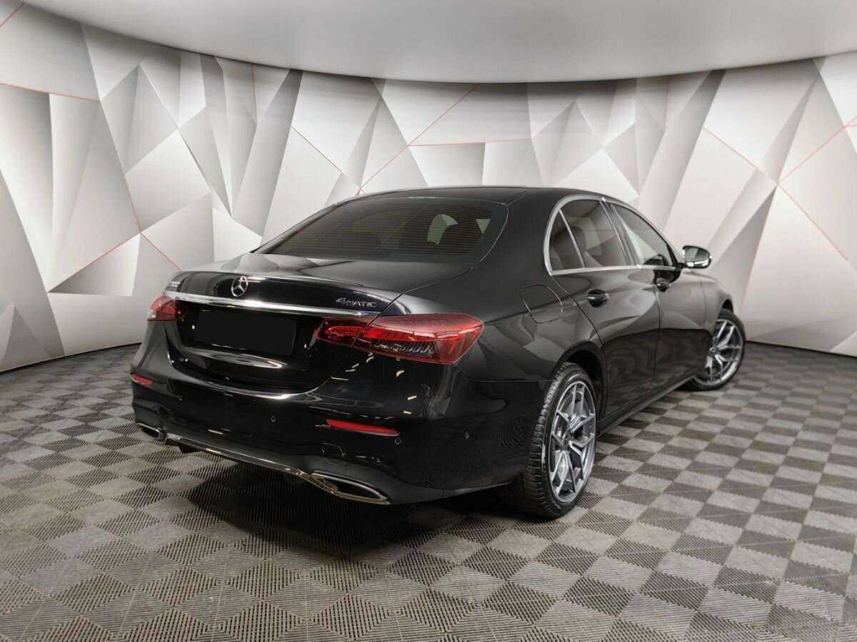 Mercedes-Benz E-Класс 2021 года с пробегом. Фото: #1