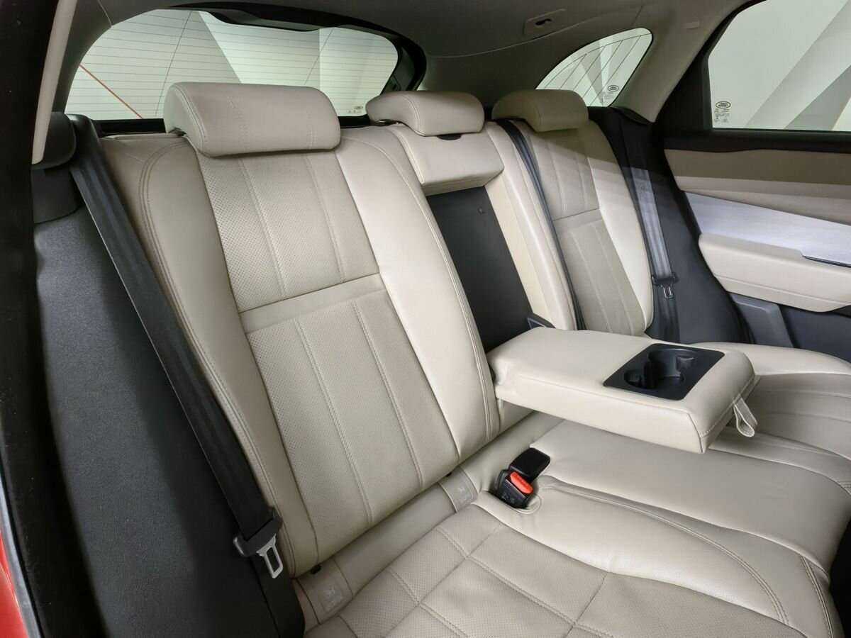 Land Rover Range Rover Velar 2018 года с пробегом. Фото: #11