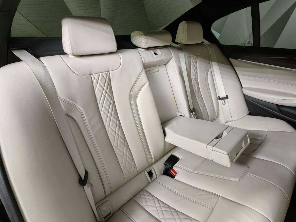 BMW 5 серии 2019 года с пробегом. Фото: #12