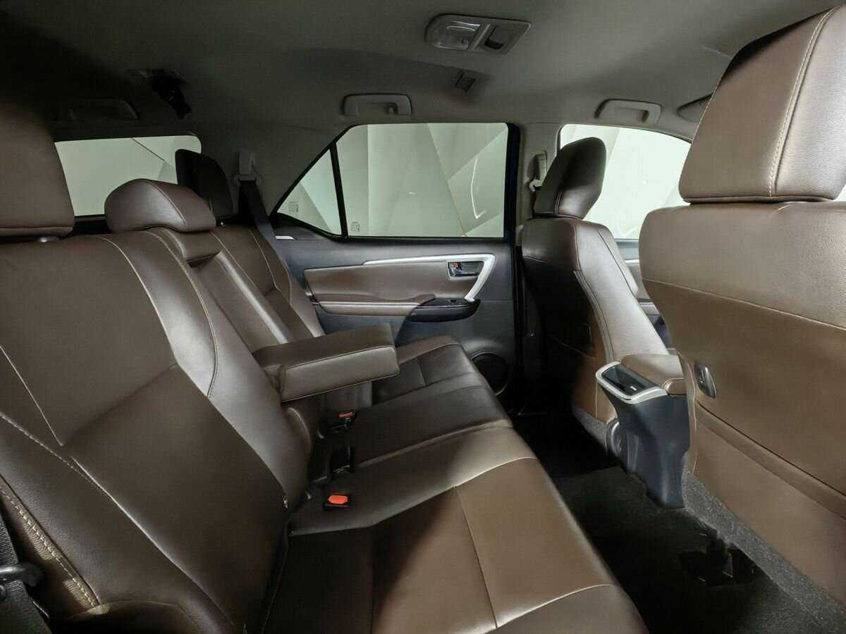 Toyota Fortuner 2017 года с пробегом. Фото: #11