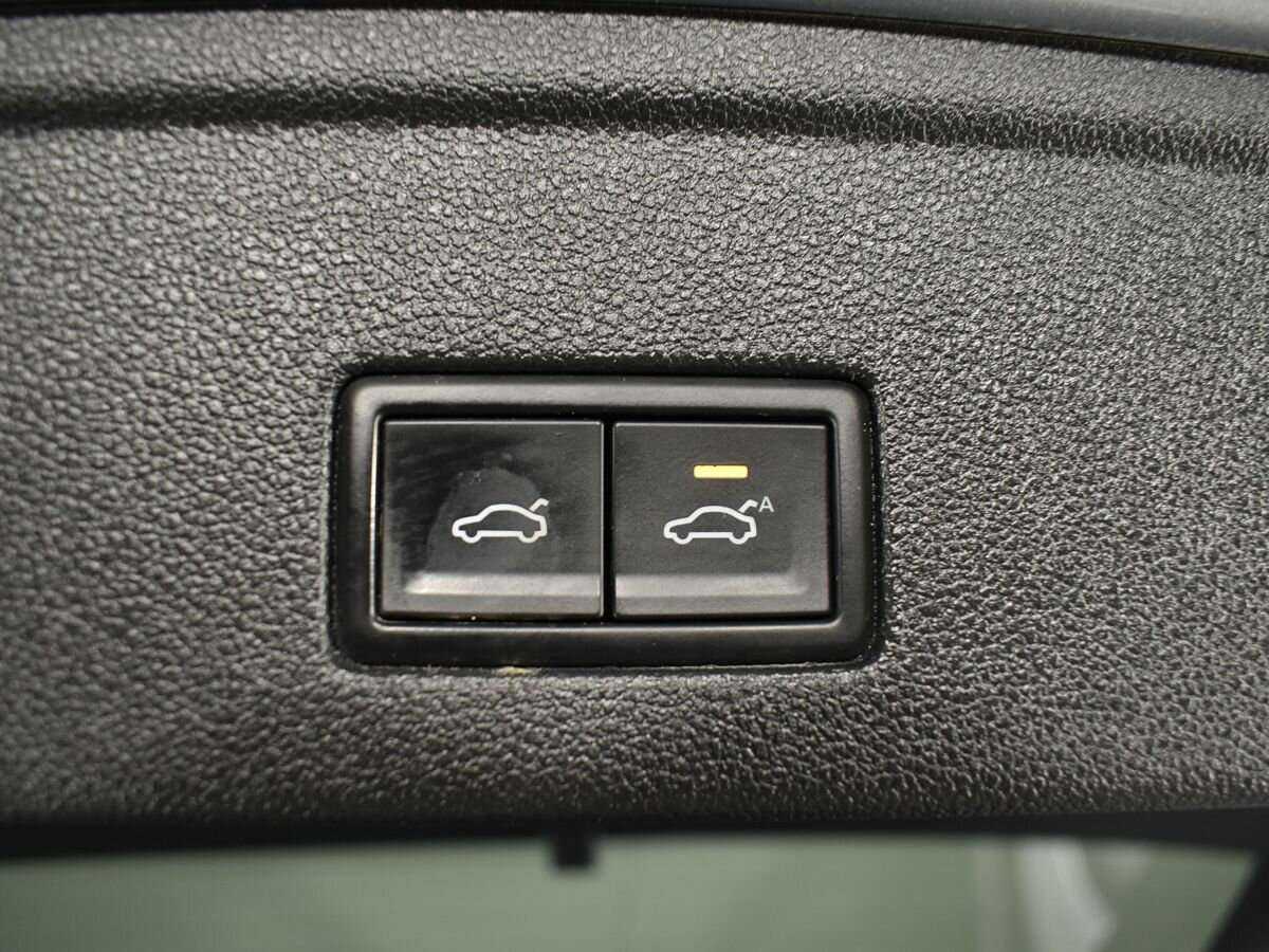 Volkswagen Touareg 2019 года с пробегом. Фото: #19