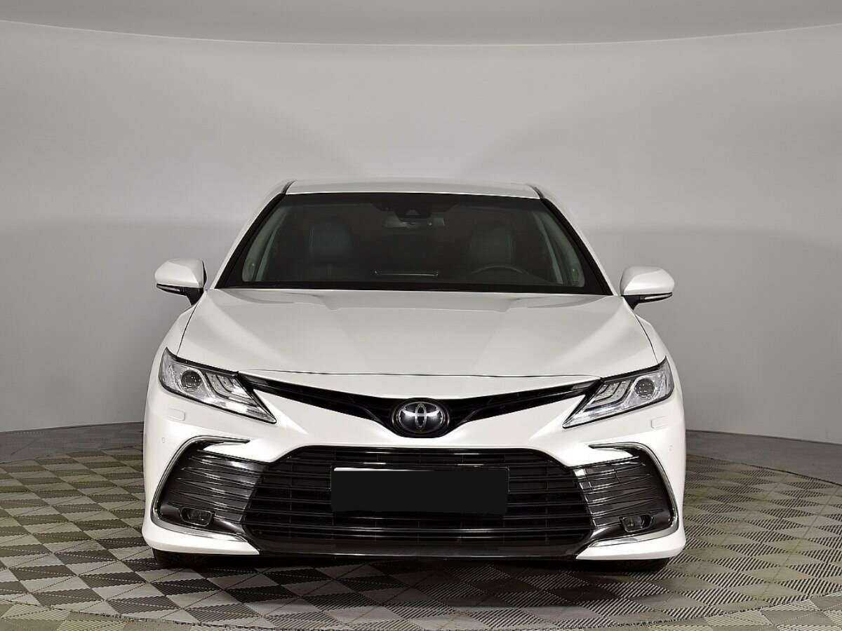 Toyota Camry 2021 года с пробегом. Фото: #2
