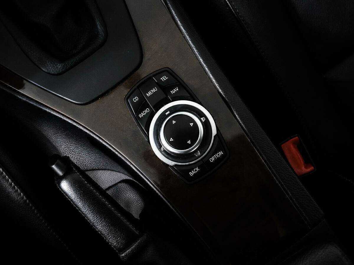 BMW 3 серии 2011 года с пробегом. Фото: #9