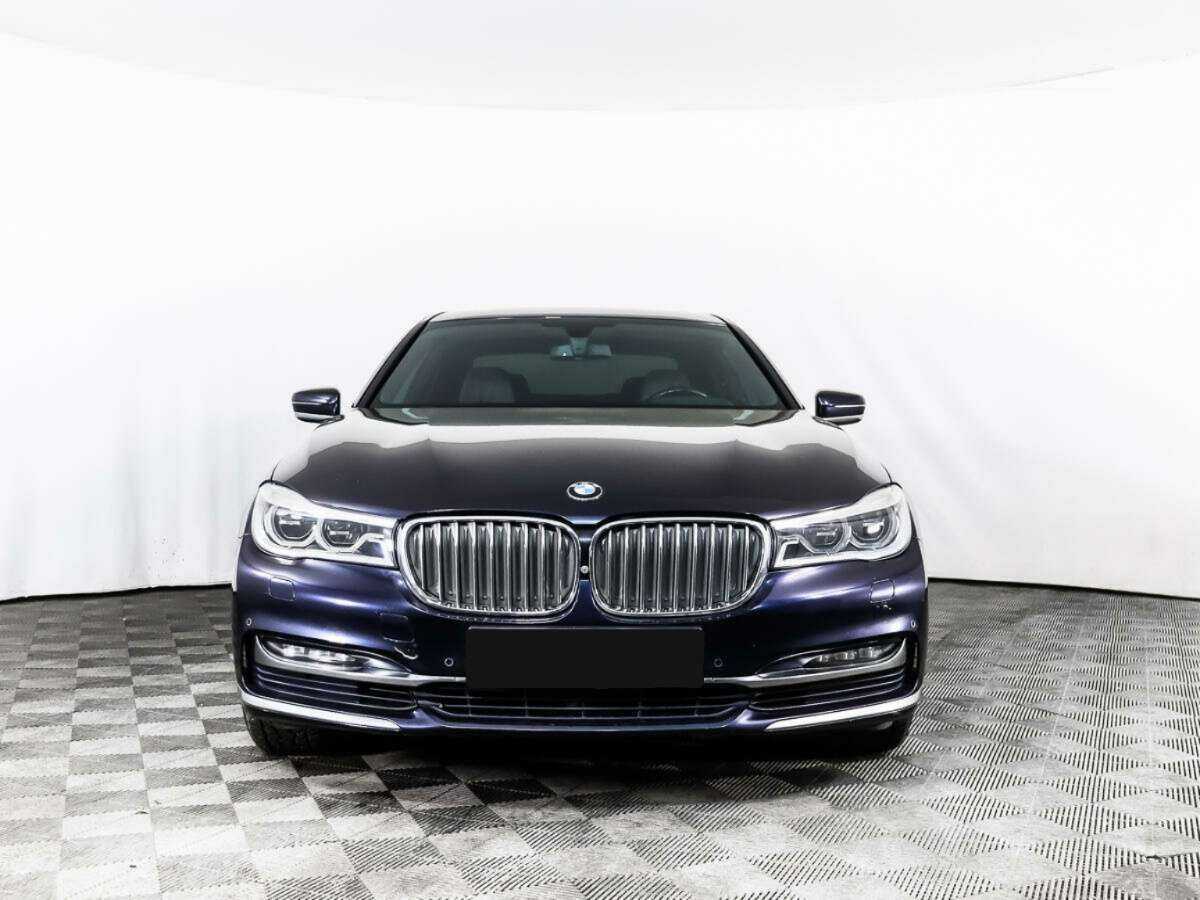 BMW 7 серии 2016 года с пробегом. Фото: #1