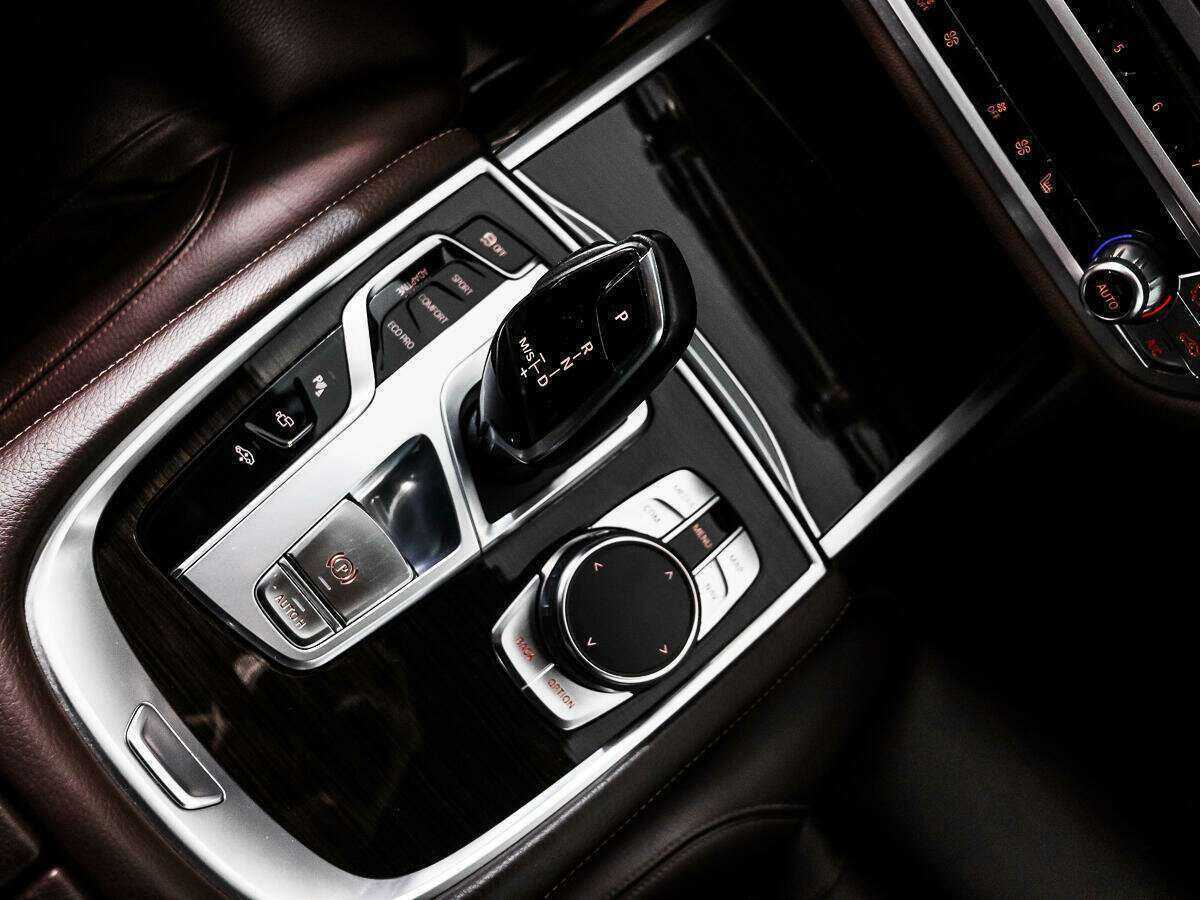 BMW 7 серии 2016 года с пробегом. Фото: #11
