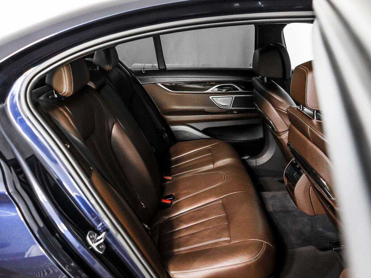 BMW 7 серии 2016 года с пробегом. Фото: #15
