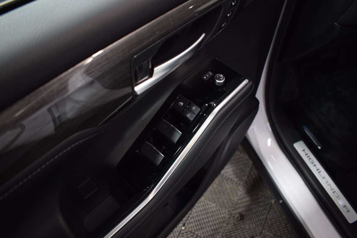 Toyota Highlander 2023 года с пробегом. Фото: #16