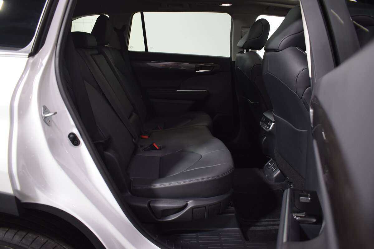 Toyota Highlander 2023 года с пробегом. Фото: #20