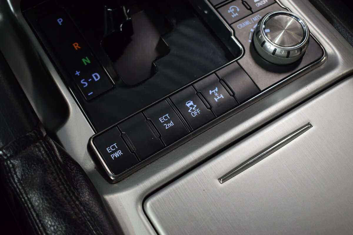 Toyota Land Cruiser 2015 года с пробегом. Фото: #30