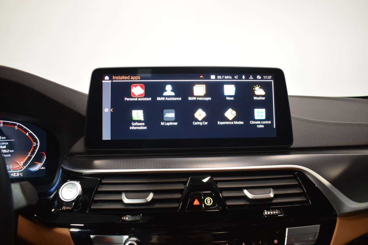 BMW 5 серии 2023 года с пробегом. Фото: #27