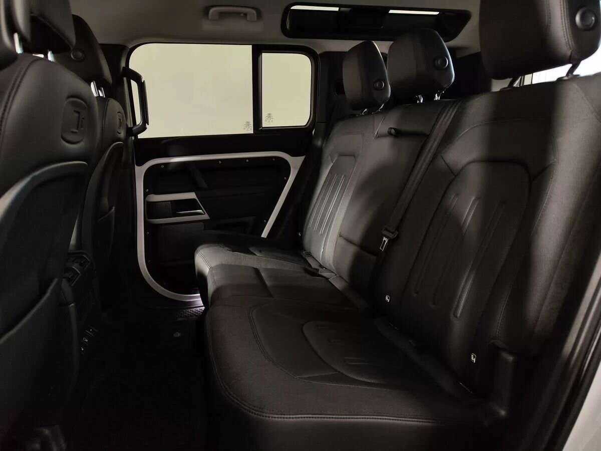 Land Rover Defender 2021 года с пробегом. Фото: #6