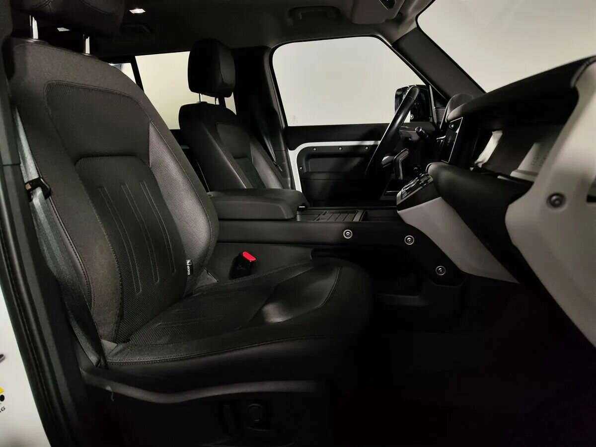 Land Rover Defender 2021 года с пробегом. Фото: #7