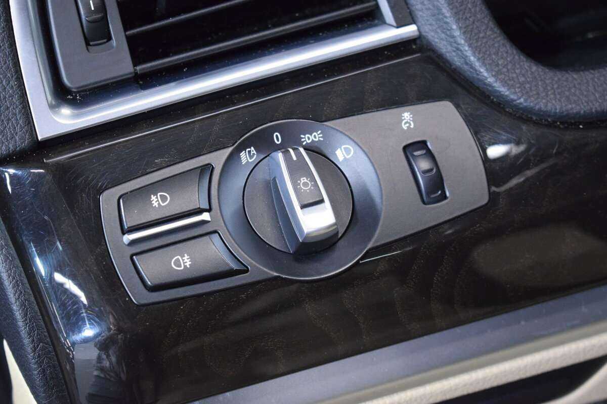 BMW 5 серии 2011 года с пробегом. Фото: #12