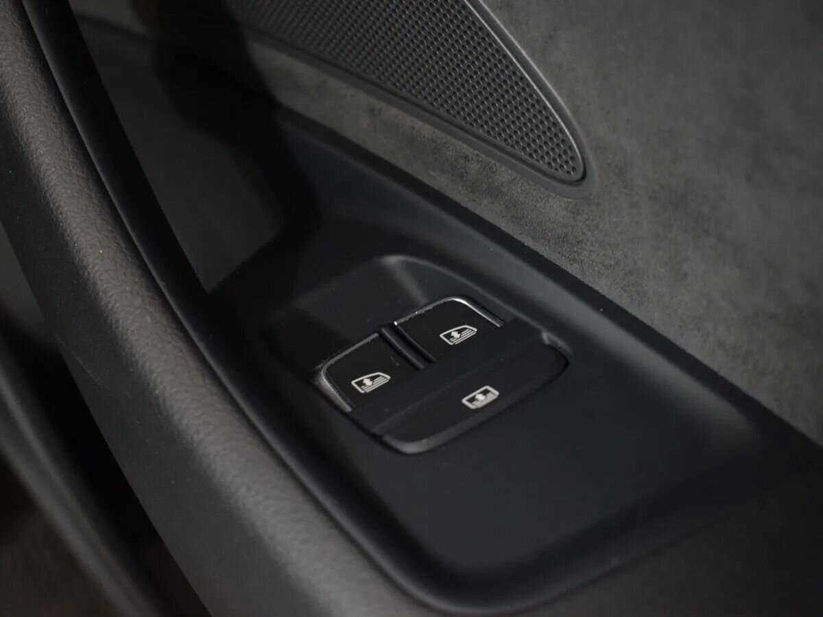 Audi A8 2015 года с пробегом. Фото: #30