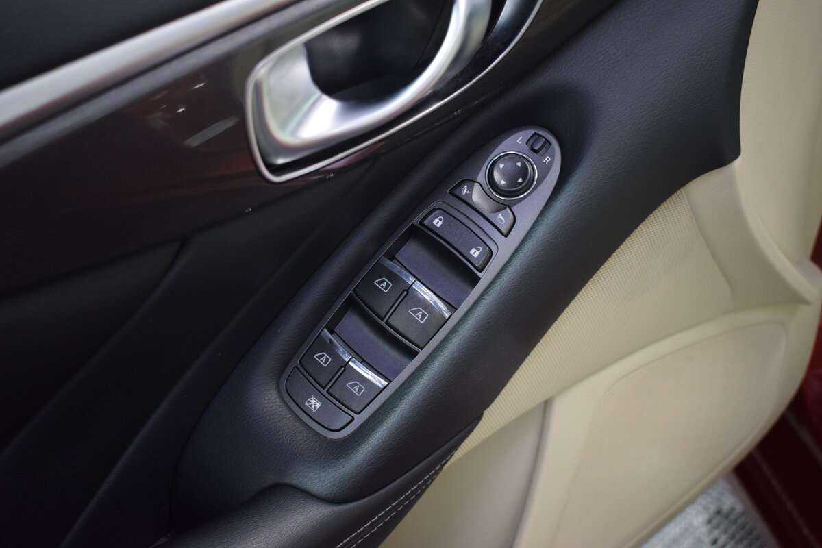 Infiniti Q50 2015 года с пробегом. Фото: #15