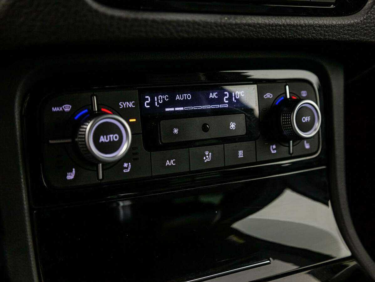 Volkswagen Touareg 2018 года с пробегом. Фото: #12