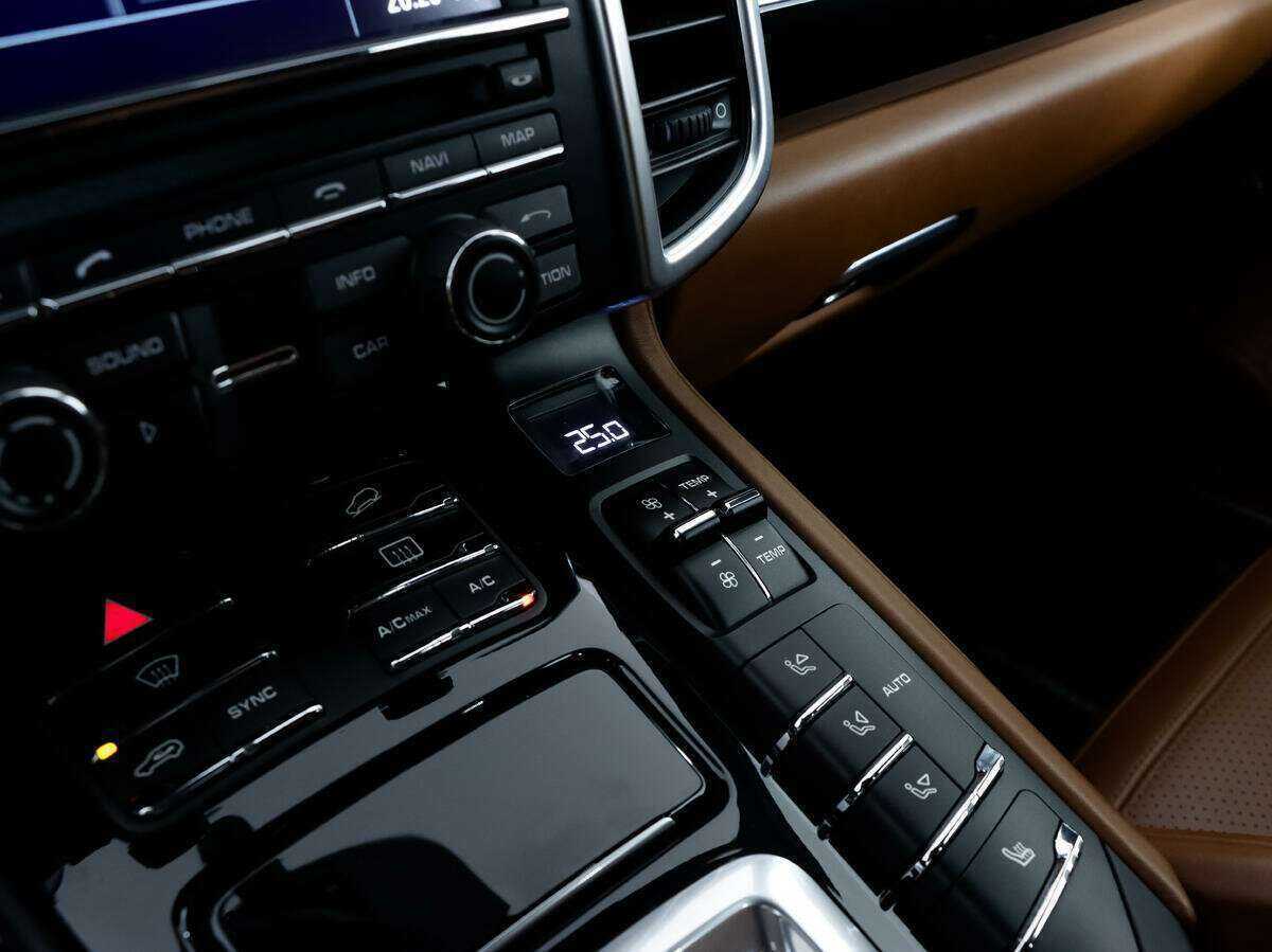 Porsche Cayenne 2016 года с пробегом. Фото: #16