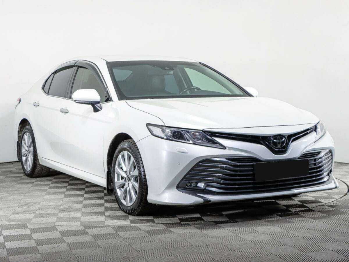 Toyota Camry 2018 года с пробегом. Фото: #2
