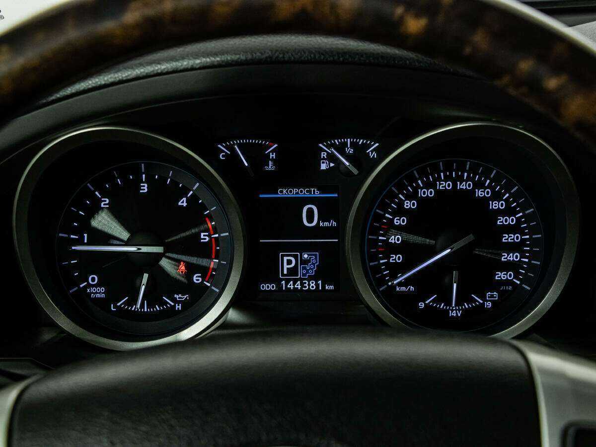 Toyota Land Cruiser 2014 года с пробегом. Фото: #9