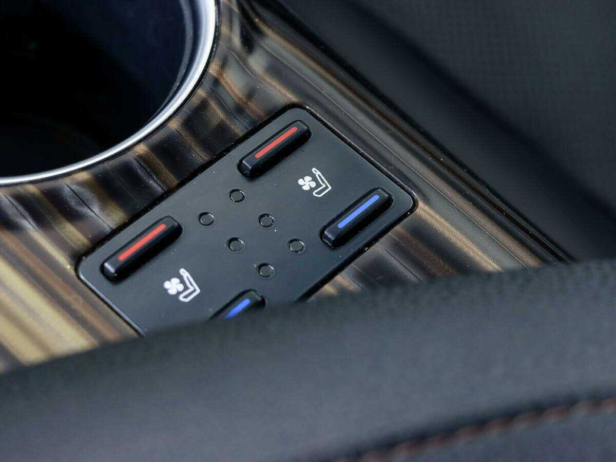 Toyota Camry 2019 года с пробегом. Фото: #16