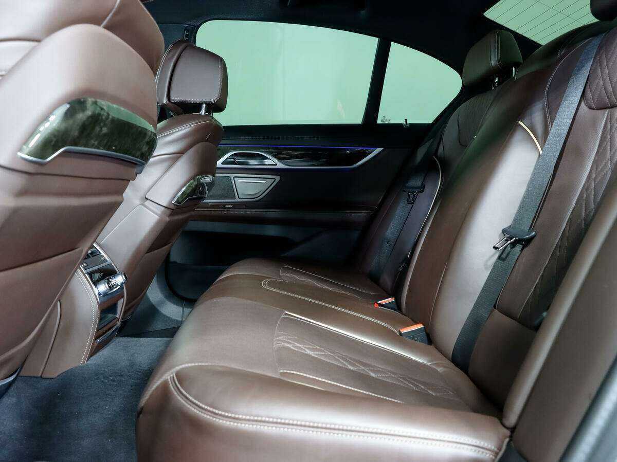 BMW 7 серии 2020 года с пробегом. Фото: #8