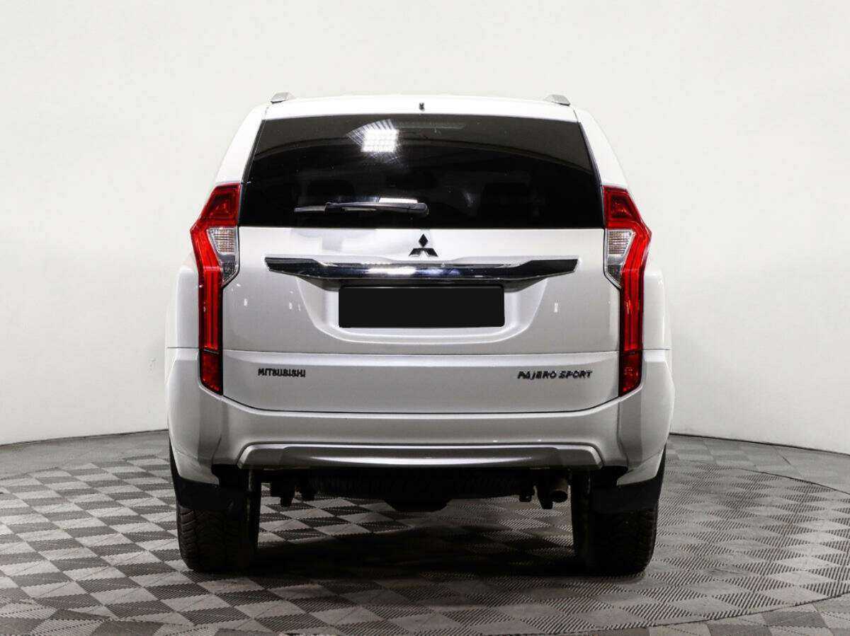 Mitsubishi Pajero Sport 2018 года с пробегом. Фото: #4