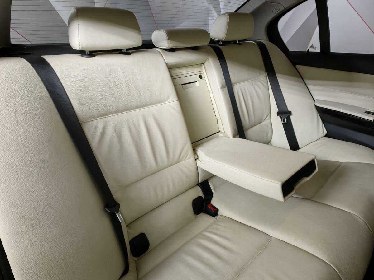 BMW 3 серии 2010 года с пробегом. Фото: #12