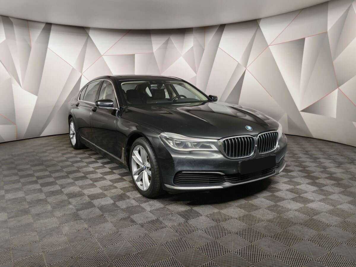 BMW 7 серии 2015 года с пробегом. Фото: #2