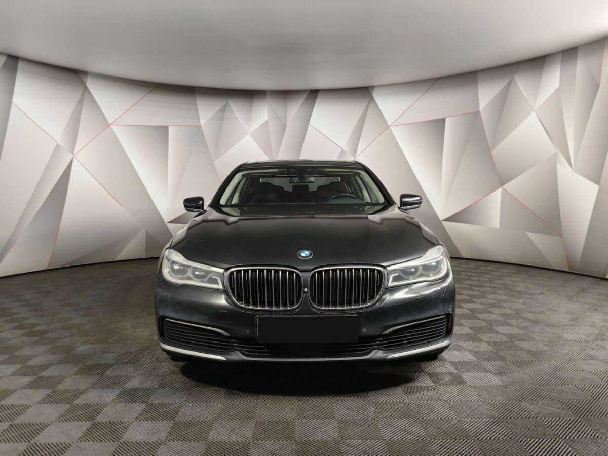 BMW 7 серии 2015 года с пробегом. Фото: #6