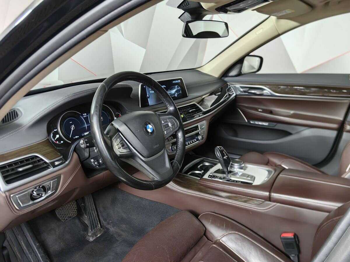 BMW 7 серии 2015 года с пробегом. Фото: #13